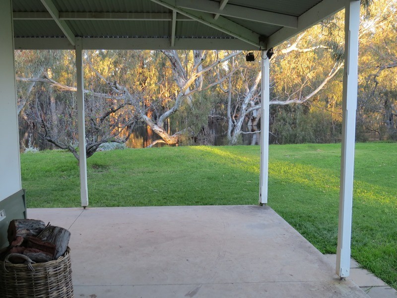“LONGREACH” 2757 BALPOOL ROAD, Moulamein NSW 2733