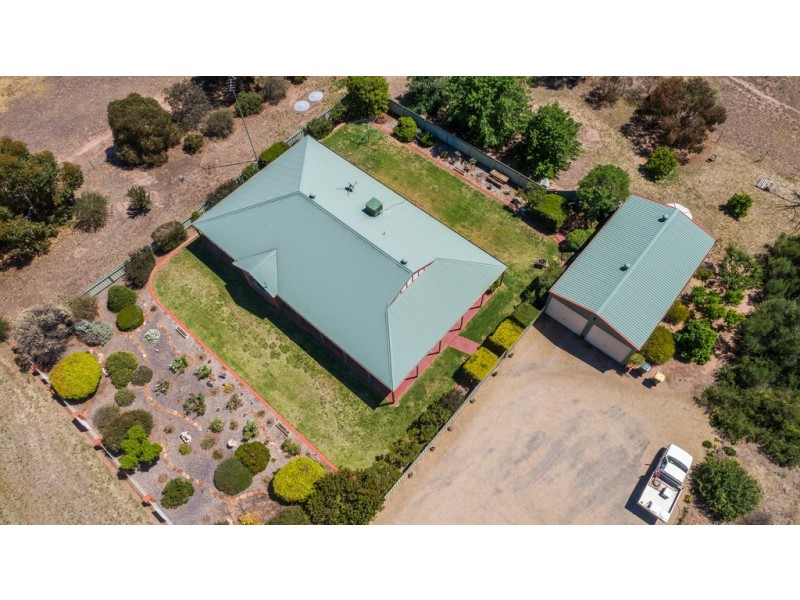 111 Pine Hill Road, Narrandera NSW 2700