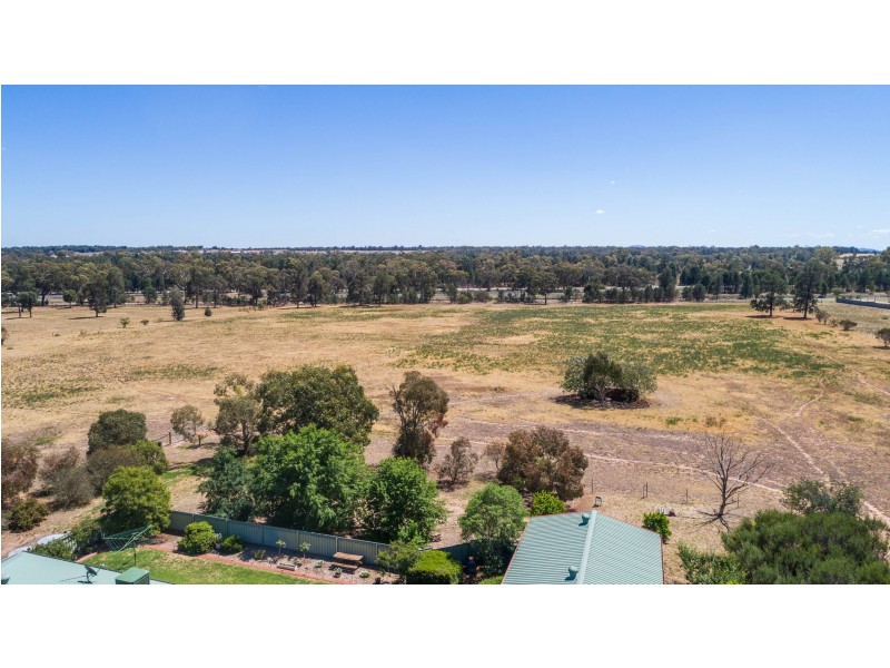 111 Pine Hill Road, Narrandera NSW 2700