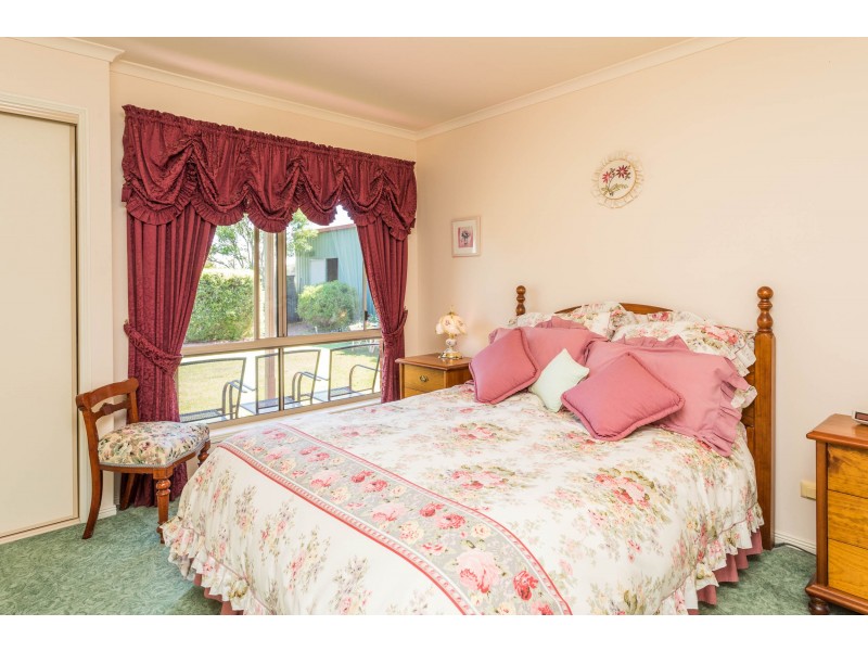 111 Pine Hill Road, Narrandera NSW 2700