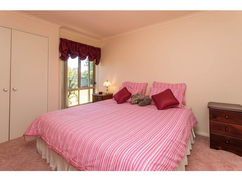 111 Pine Hill Road, Narrandera NSW 2700