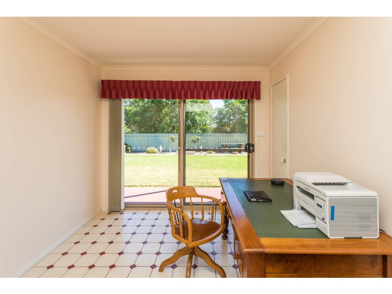 111 Pine Hill Road, Narrandera NSW 2700