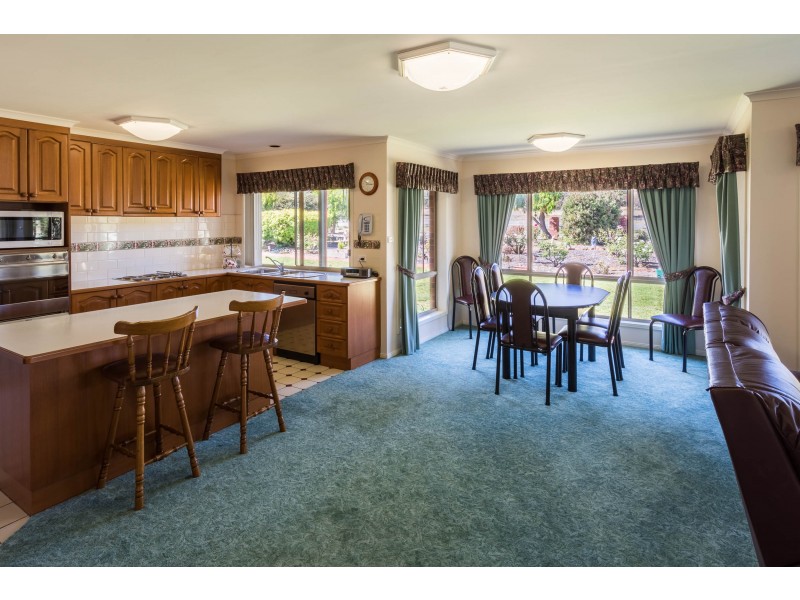 111 Pine Hill Road, Narrandera NSW 2700