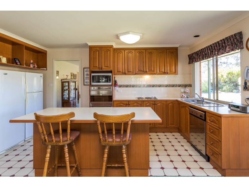 111 Pine Hill Road, Narrandera NSW 2700