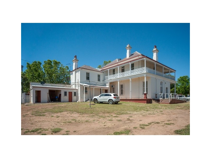 142 East Street, Narrandera NSW 2700
