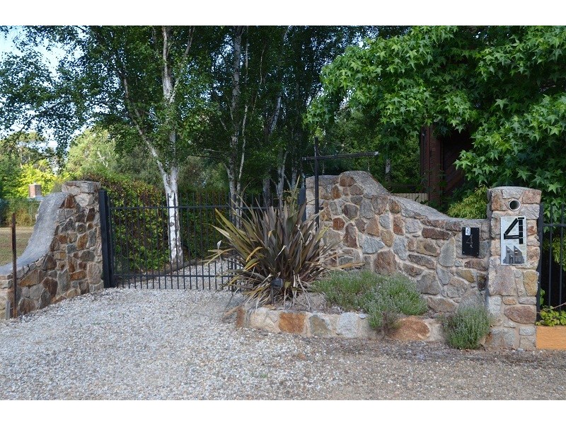 4 Stewarts Road, Tawonga South VIC 3698