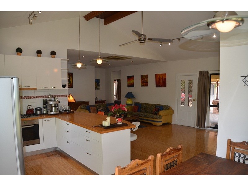 136 DelanyAvenue, Bright VIC 3741