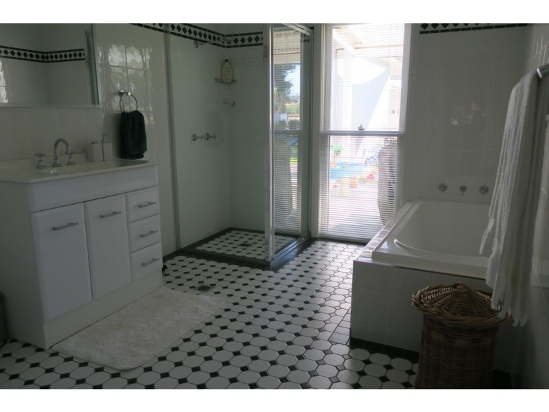 1106 Sturt Highway, Wagga Wagga NSW 2650