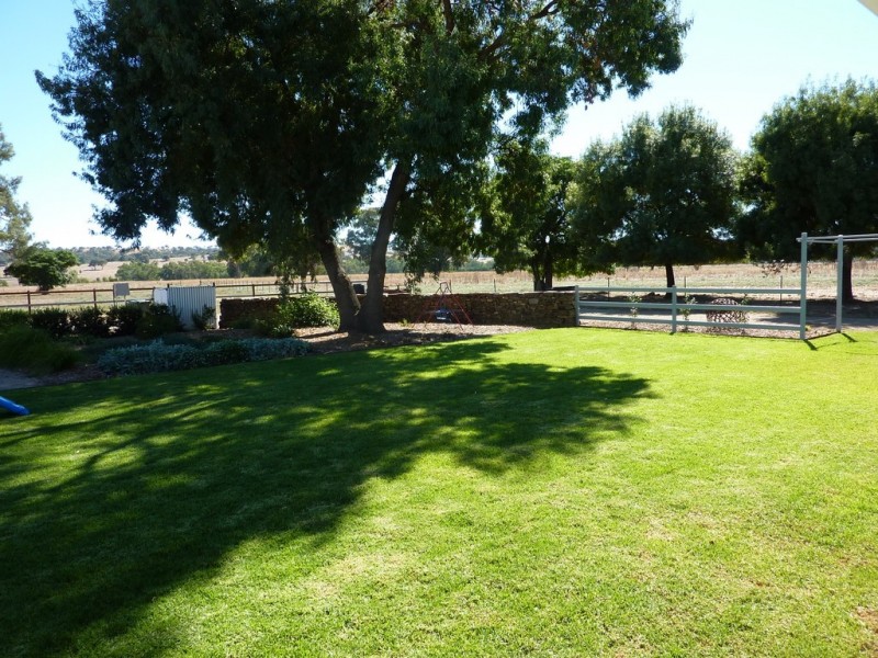 1106 Sturt Highway, Wagga Wagga NSW 2650