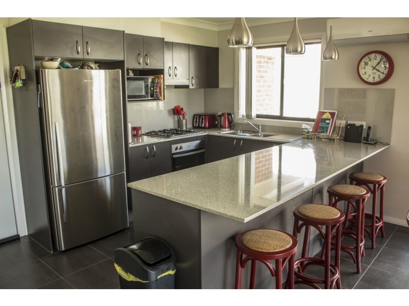 13 HENRY PLACE, Young NSW 2594