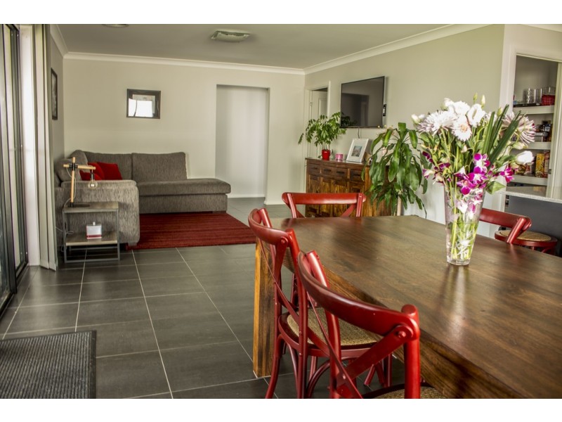 13 HENRY PLACE, Young NSW 2594