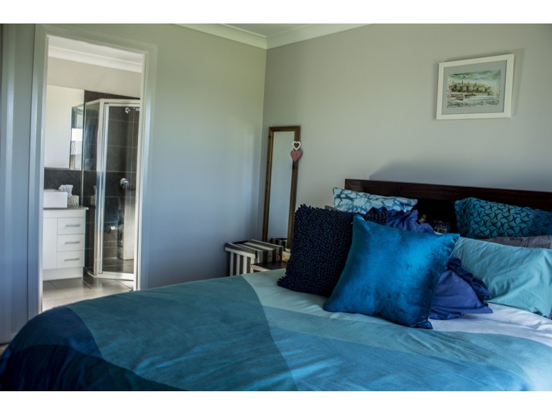 13 HENRY PLACE, Young NSW 2594