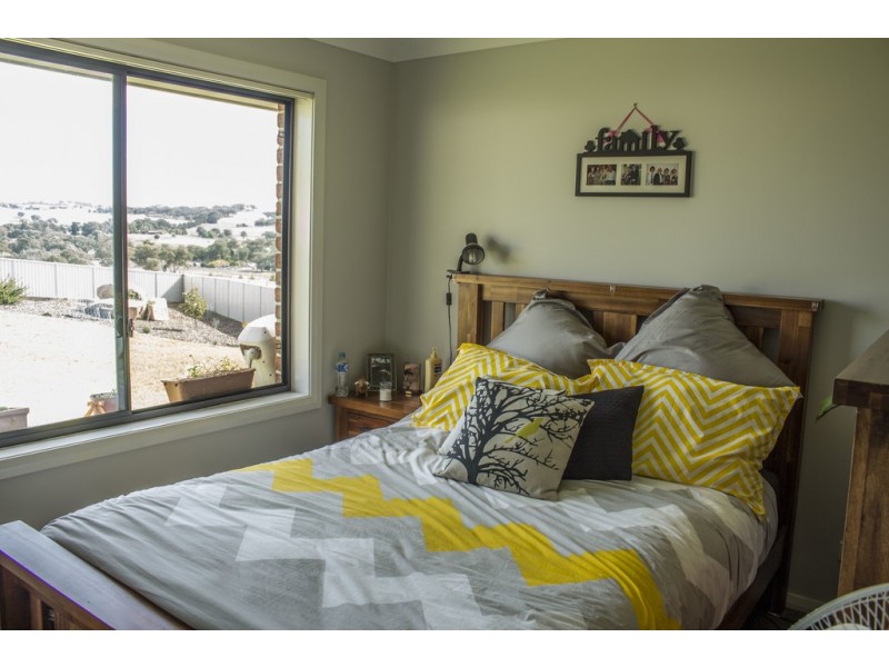 13 HENRY PLACE, Young NSW 2594