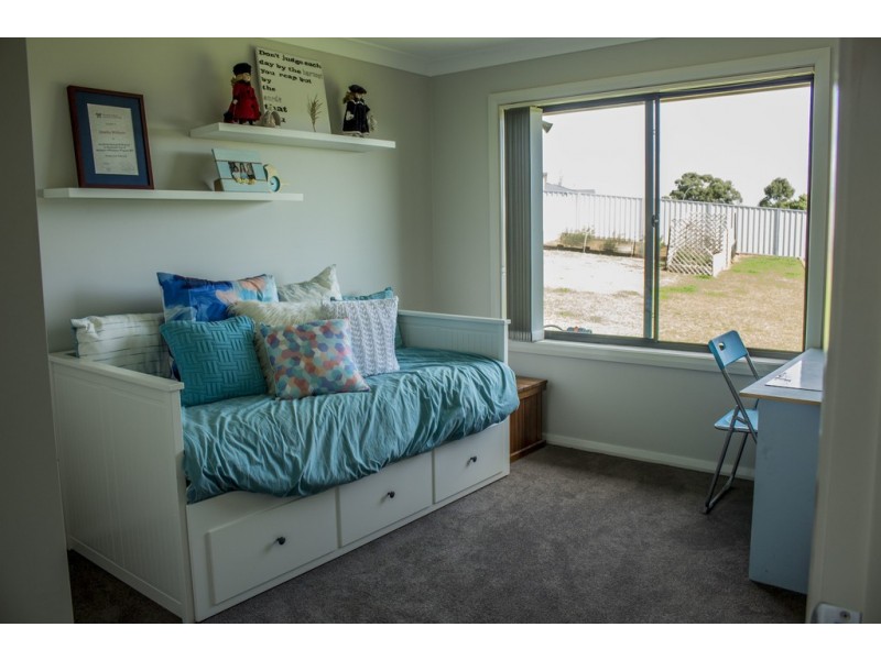 13 HENRY PLACE, Young NSW 2594