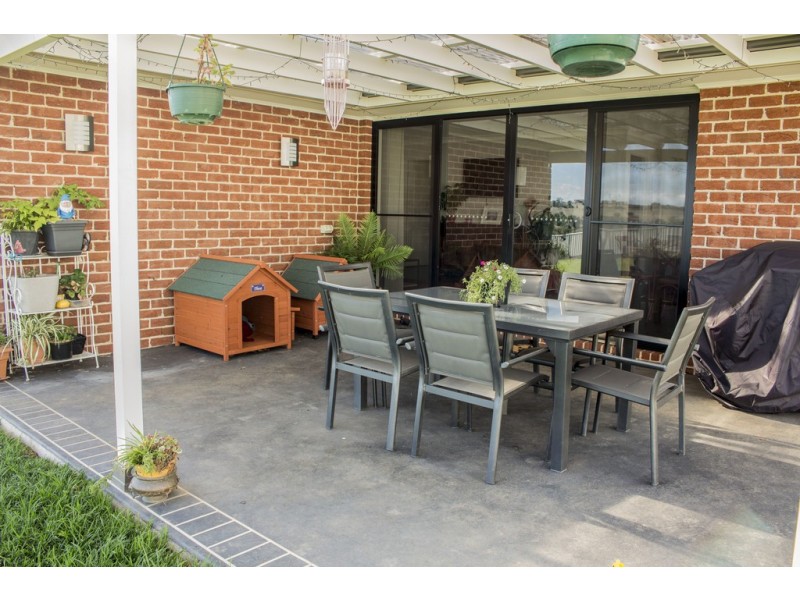 13 HENRY PLACE, Young NSW 2594