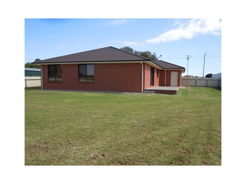 21 Racecourse Road, Narrandera NSW 2700