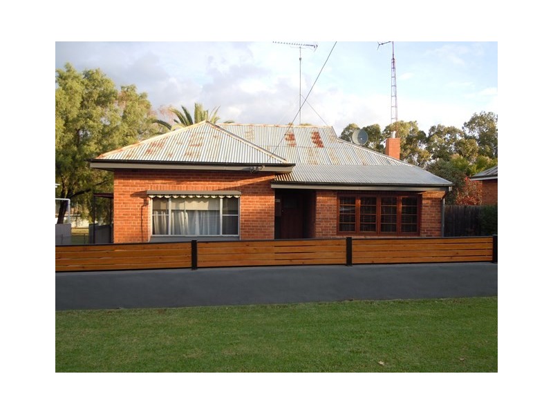 148 Larmer Street, Narrandera NSW 2700