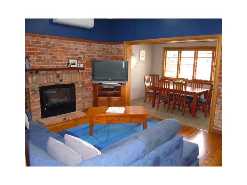 148 Larmer Street, Narrandera NSW 2700