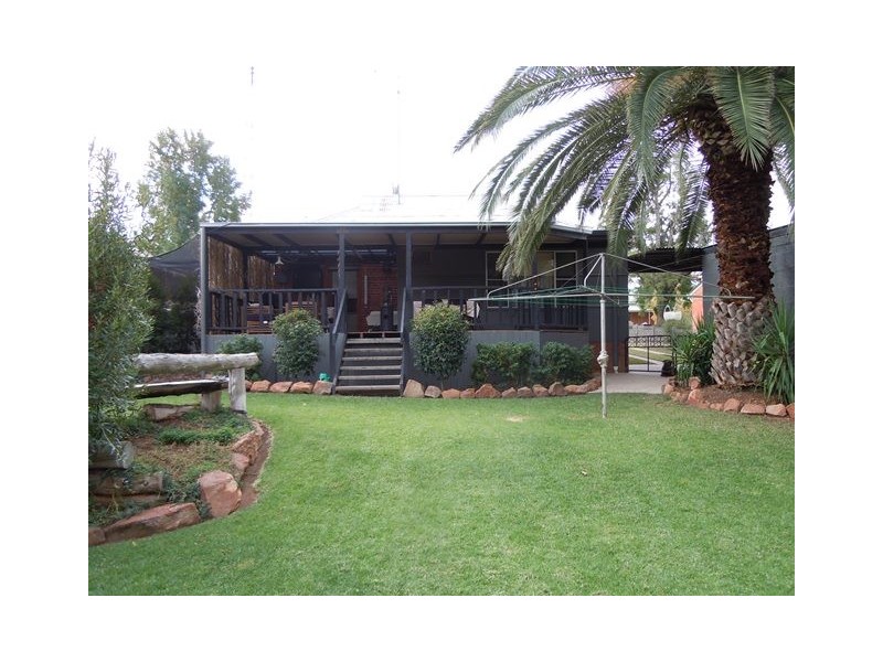 148 Larmer Street, Narrandera NSW 2700