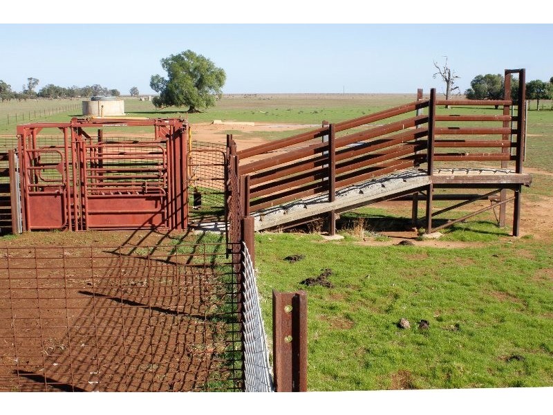 ”Raheen” Raheen Road, Hay NSW 2711