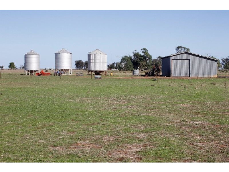 ”Raheen” Raheen Road, Hay NSW 2711