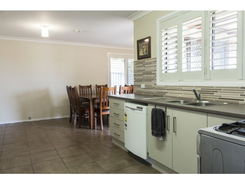 24 DWYER DRIVE, Young NSW 2594