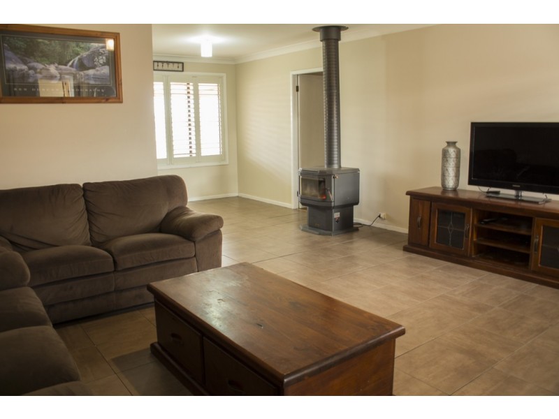 24 DWYER DRIVE, Young NSW 2594