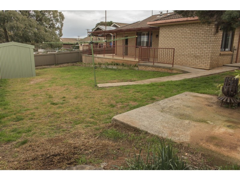 24 DWYER DRIVE, Young NSW 2594