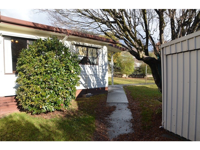 5 Mountain Avenue, Mount Beauty VIC 3699