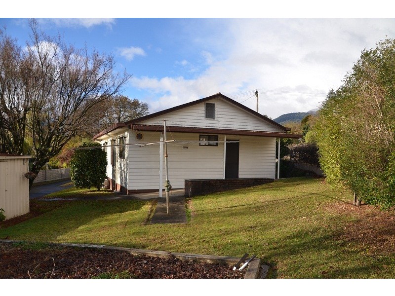 5 Mountain Avenue, Mount Beauty VIC 3699