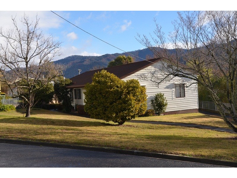 5 Mountain Avenue, Mount Beauty VIC 3699