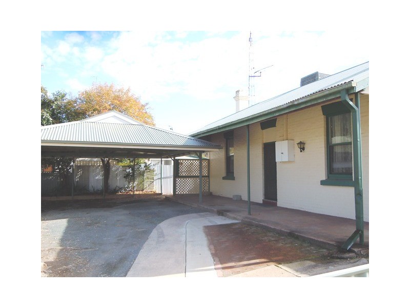 33 Victoria Avenue, Narrandera NSW 2700
