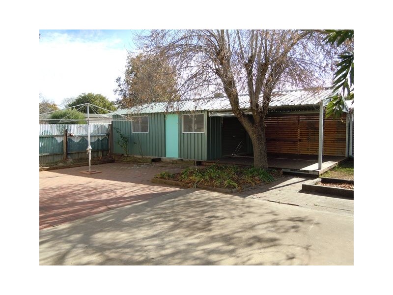 33 Victoria Avenue, Narrandera NSW 2700