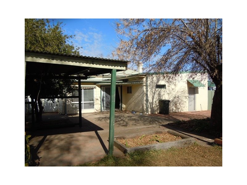 33 Victoria Avenue, Narrandera NSW 2700