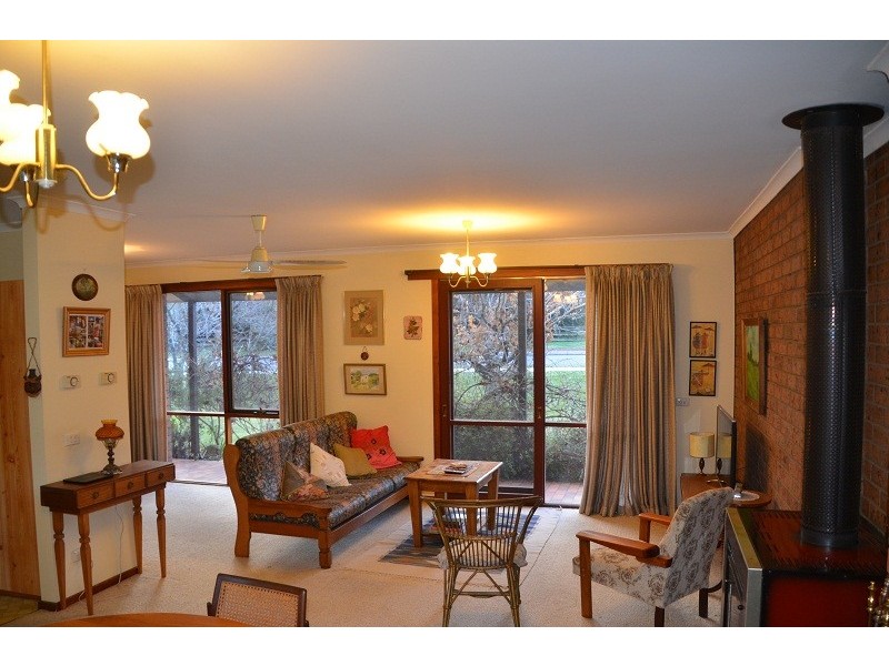 2 Showers Avenue, Bright VIC 3741