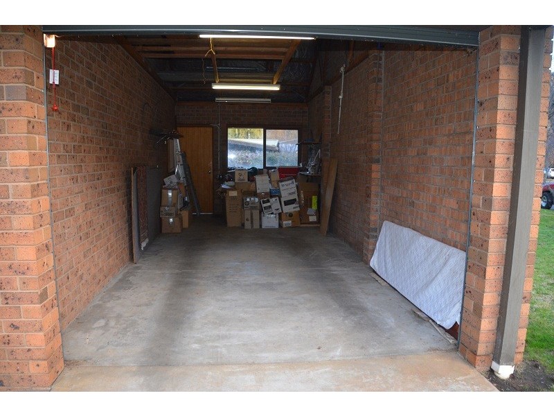 2 Showers Avenue, Bright VIC 3741