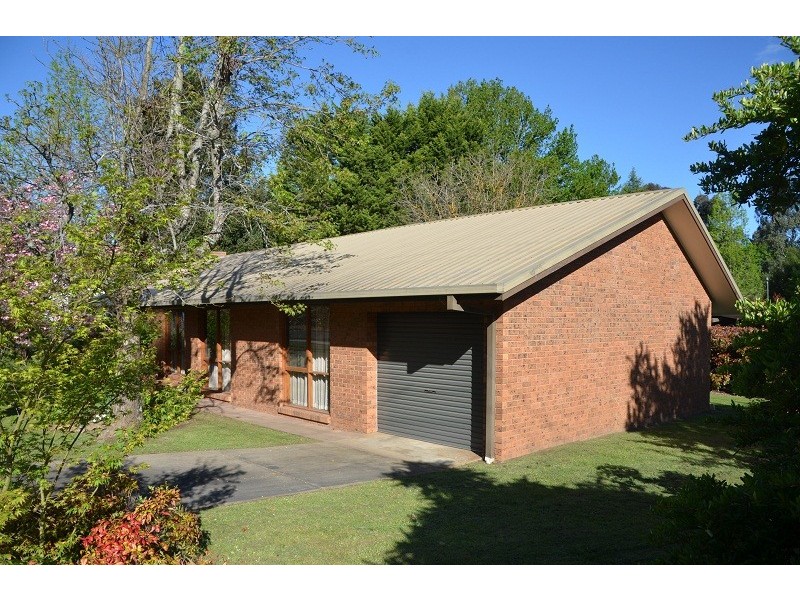 2 Showers Avenue, Bright VIC 3741