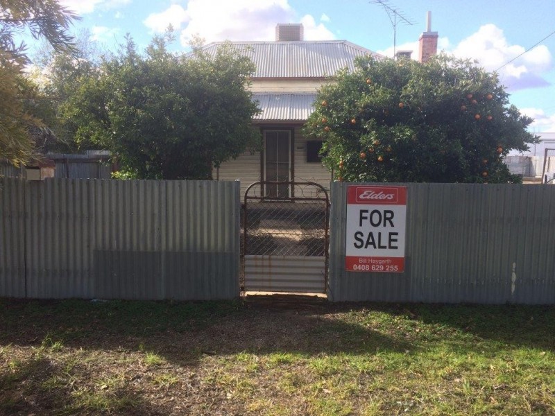 323 MACAULEY STREET, Hay NSW 2711