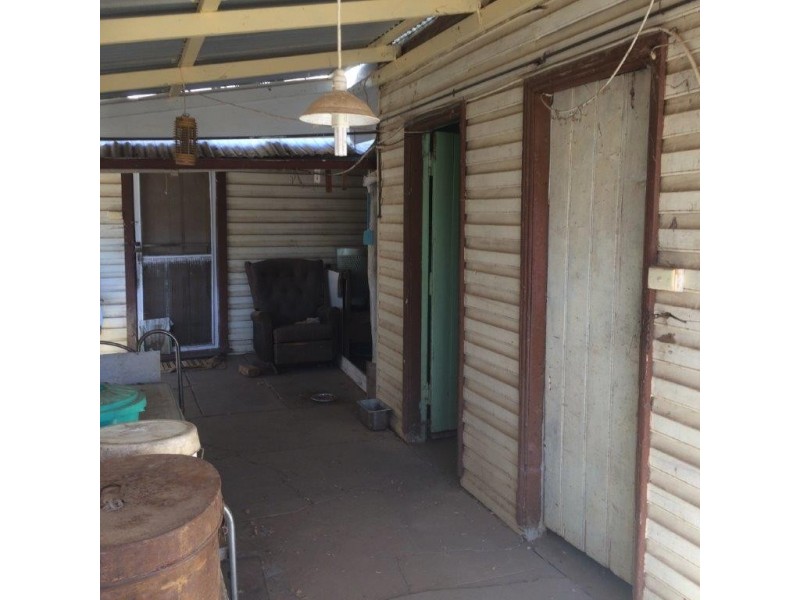 323 MACAULEY STREET, Hay NSW 2711