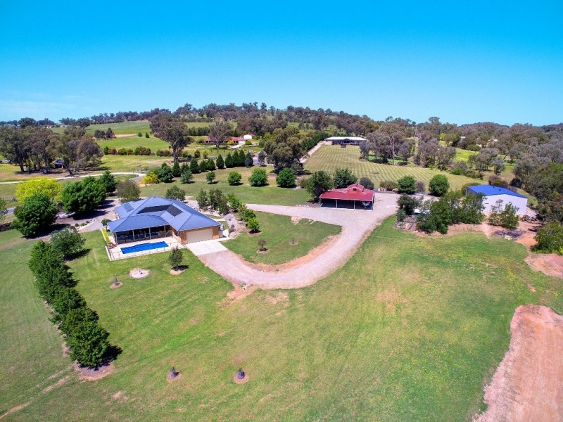 12 Pony Court, Table Top NSW 2640
