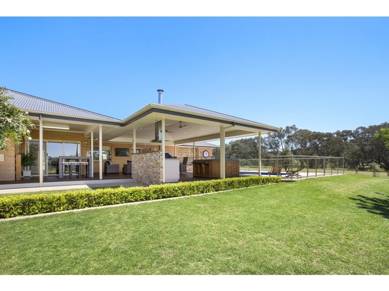 12 Pony Court, Table Top NSW 2640