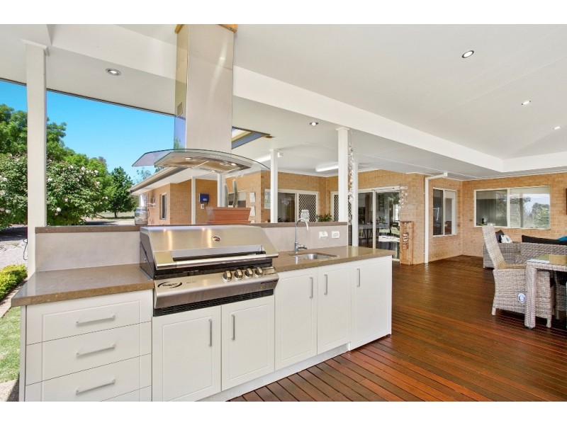 12 Pony Court, Table Top NSW 2640