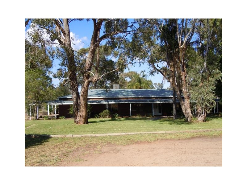 4 Bells Road, Narrandera NSW 2700