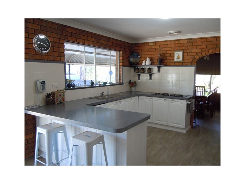 4 Bells Road, Narrandera NSW 2700