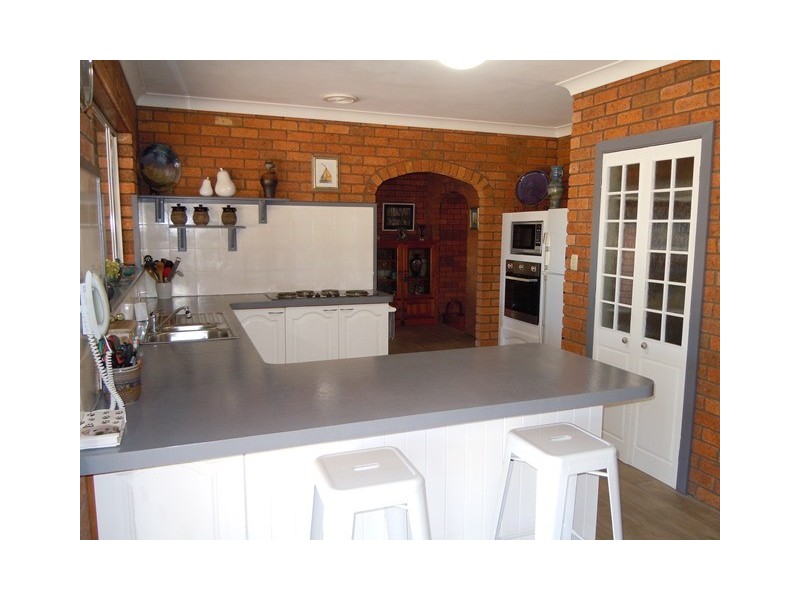 4 Bells Road, Narrandera NSW 2700