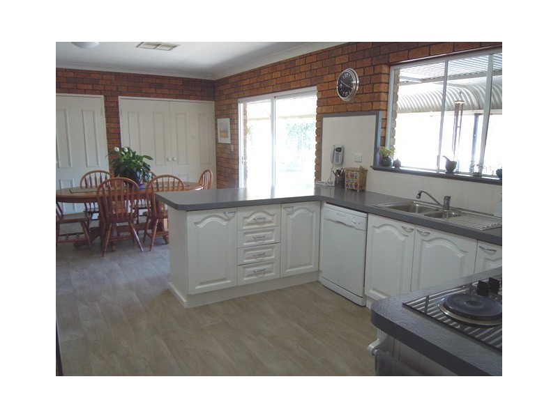 4 Bells Road, Narrandera NSW 2700