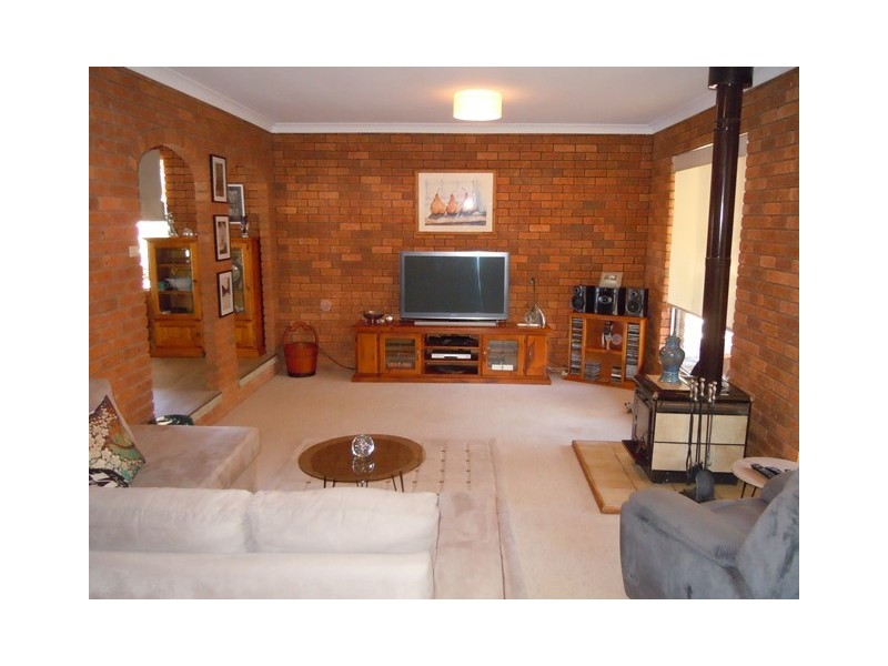 4 Bells Road, Narrandera NSW 2700