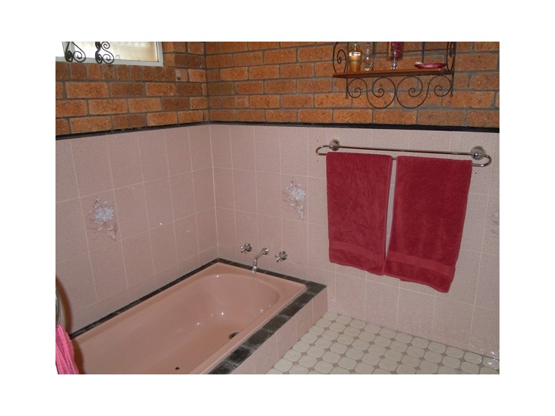 4 Bells Road, Narrandera NSW 2700