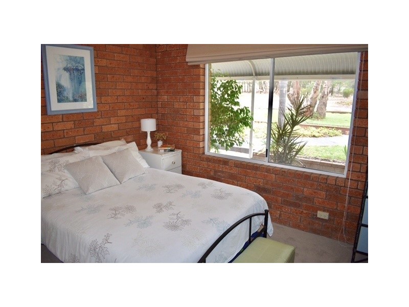 4 Bells Road, Narrandera NSW 2700