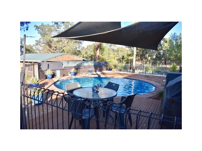 4 Bells Road, Narrandera NSW 2700